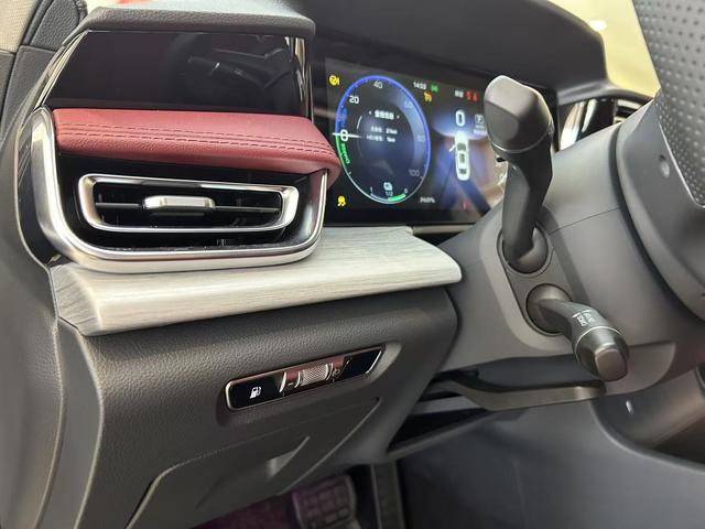 HongQi H5 PHEV 2025 #9 HongQi H5 PHEV 2025 car image #9