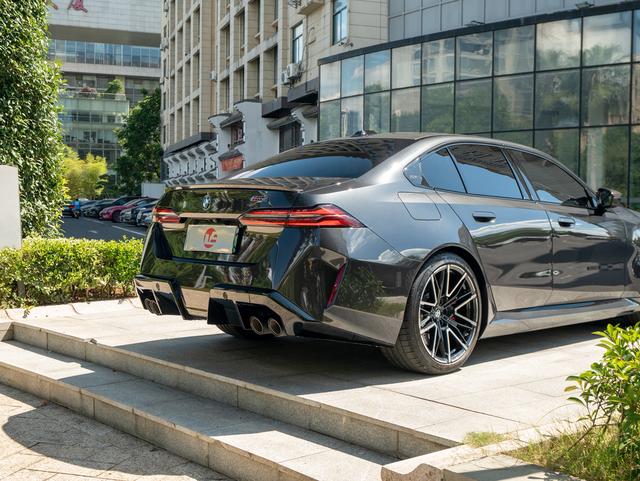 BMW M5 New Energy 2025 car image #9