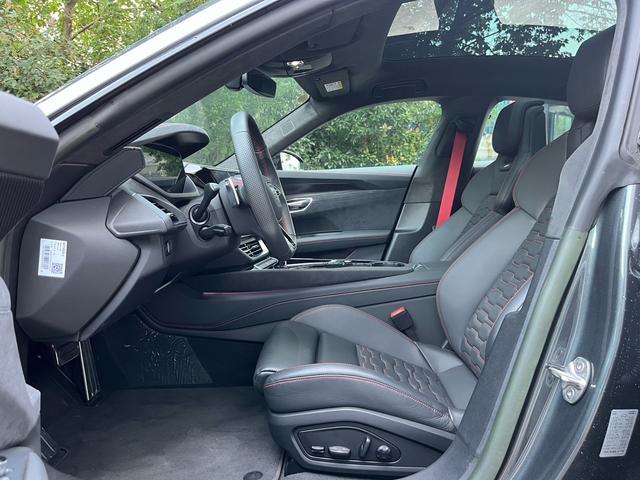 Audi RS e-tron GT 2023 immagine di auto #9