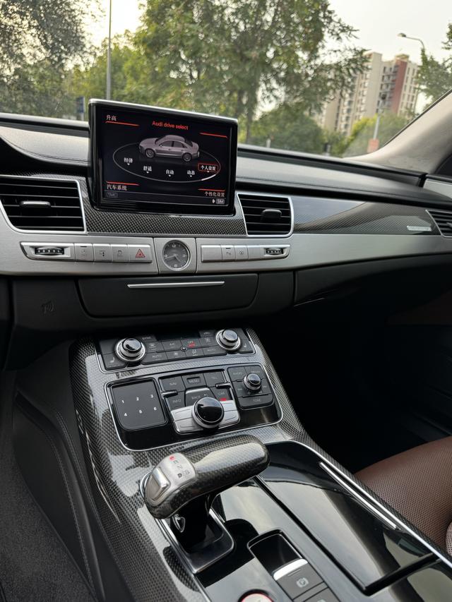 Audi S8 2014 car image #9