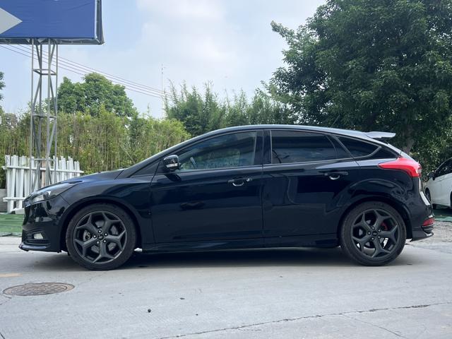 Ford Focus (Imported) 2018 imagen de coche #9