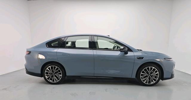 零跑汽车 零跑B01 2025 汽车图片 #9