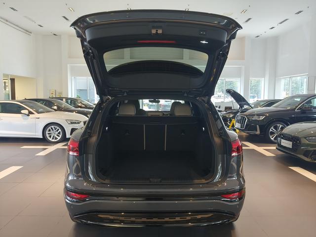 Audi Q6L Sportback e-tron 2025 car image #9