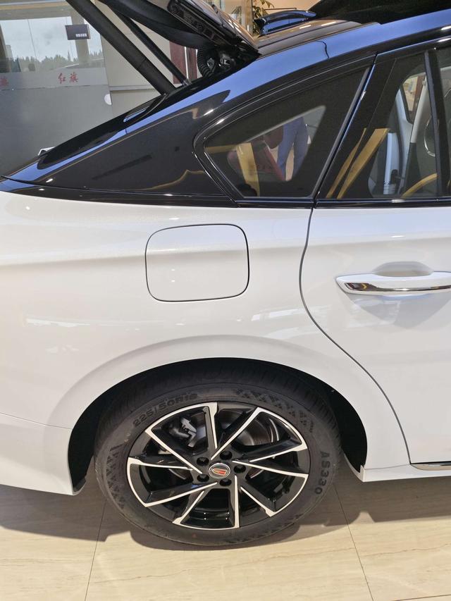 HongQi H6 2025 #9 HongQi H6 2025 car image #9