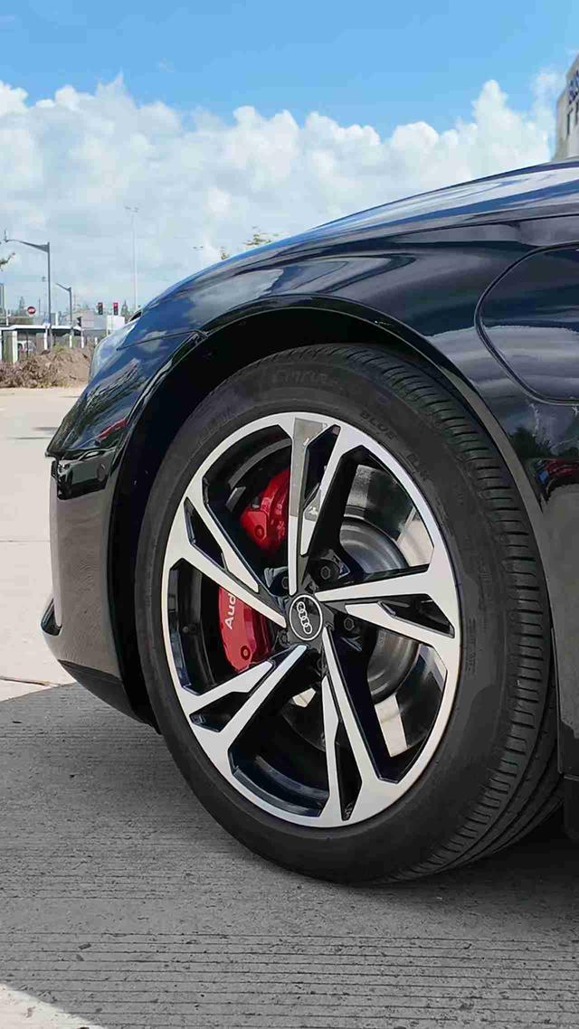 Audi RS e-tron GT 2024 car image #9