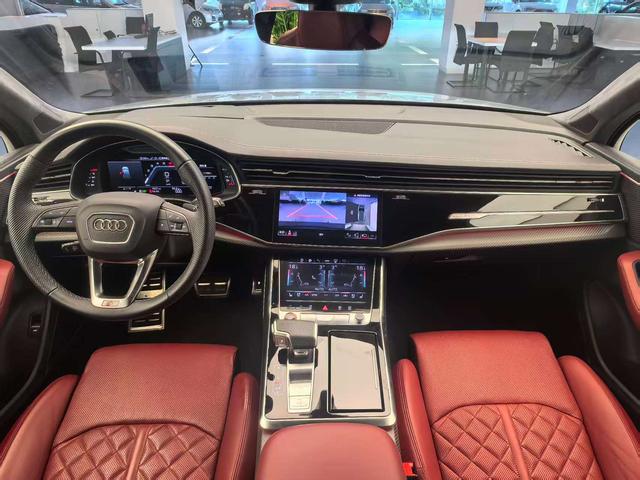 Audi SQ7 2024 car image #9