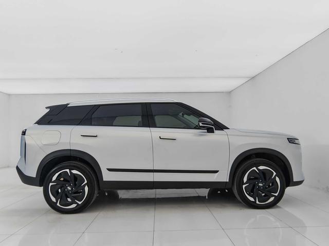 Chery Exploration 06 C-DM 2024 immagine di auto #9