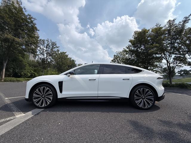 NIO ET9 2024 изображение автомобиля #9