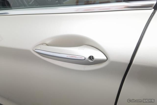 BMW 5 Series GT 2011 immagine di auto #9