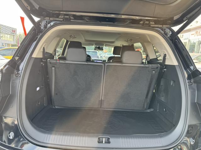 HongQi HS7 PHEV 2024 #9 HongQi HS7 PHEV 2024 car image #9