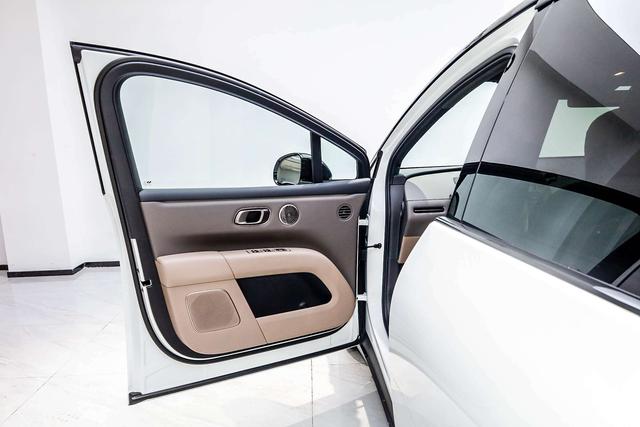 理想汽车 理想i6 2025 汽车图片 #9