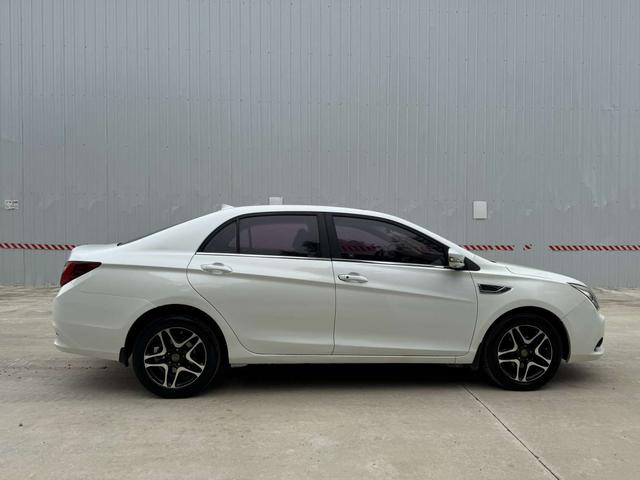 BYD G5 2014 immagine di auto #9