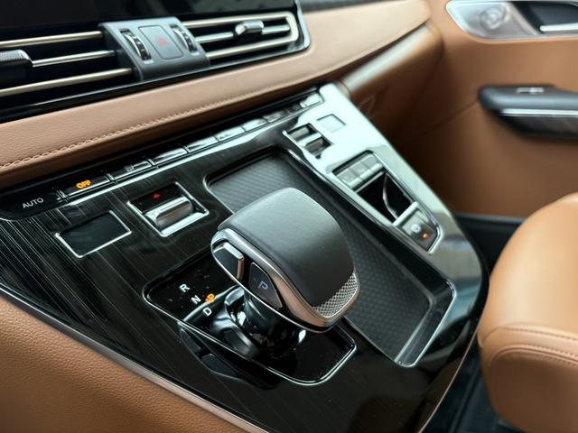 HongQi HQ9 PHEV 2024 #9 HongQi HQ9 PHEV 2024 car image #9