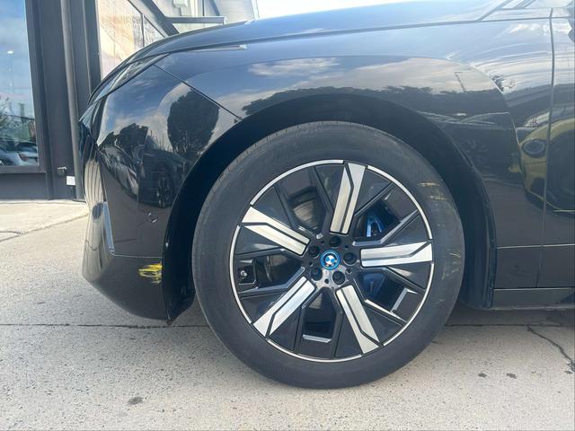 BMW iX 2022 car image #9
