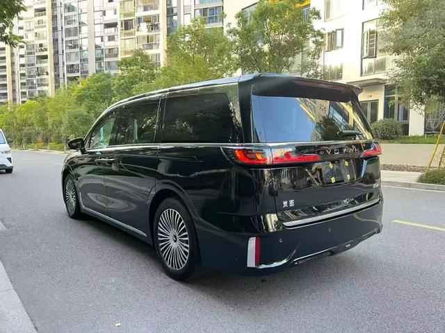 BMW X5 2023 #9 BMW X5 2023 صورة سيارة #9