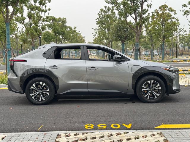 丰田 铂智4X 2024 汽车图片 #9