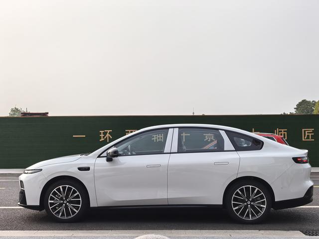 零跑汽车 零跑B01 2025 汽车图片 #9