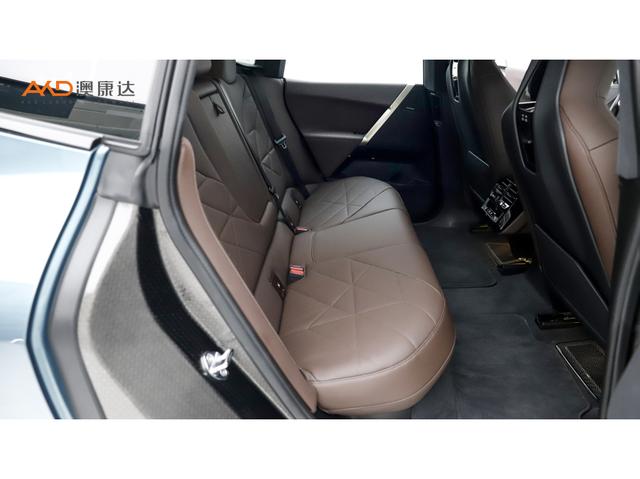 BMW iX 2023 car image #9