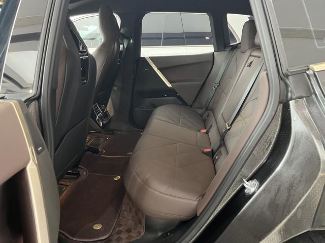 BMW iX 2023 car image #9