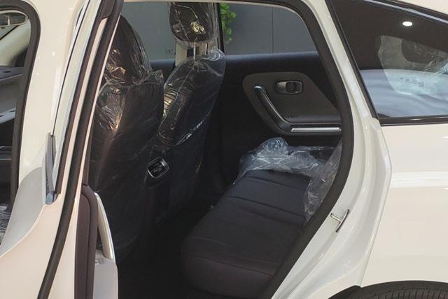 零跑汽车 零跑B01 2025 汽车图片 #9