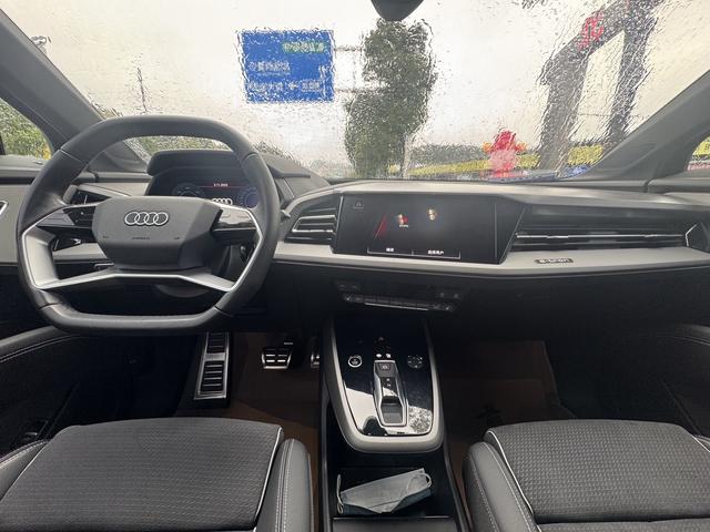 Audi Q5 e-tron 2023 immagine di auto #9