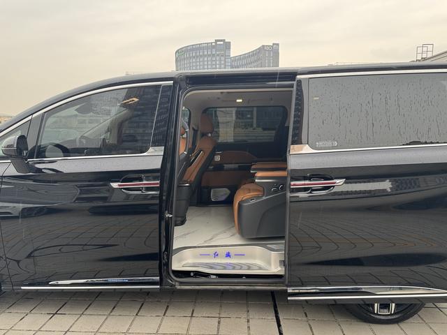 HongQi HQ9 2023 #9 HongQi HQ9 2023 car image #9