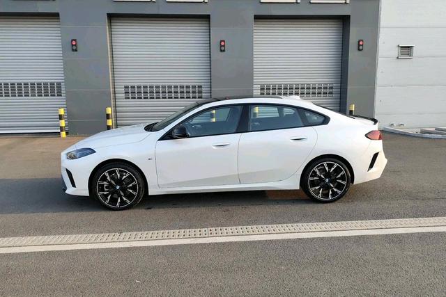 BMW 2 Series 2025 #9 BMW 2 Series 2025 car image #9