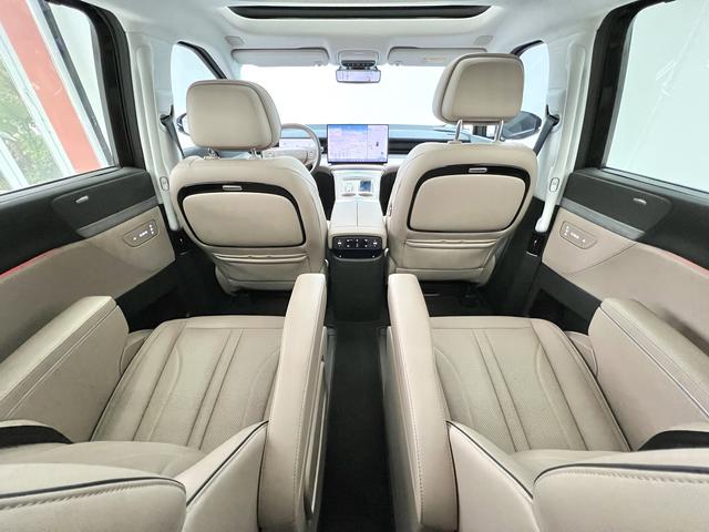 Xpeng X9 2024 صورة سيارة #9