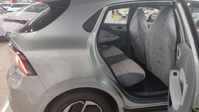 MG 4 EV 2025 immagine di auto #9