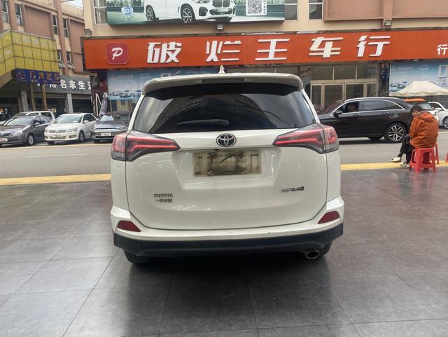 Toyota RAV4 Hybird E+ 2016 immagine di auto #9