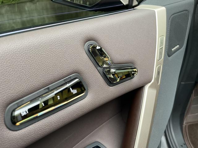 BMW iX 2023 car image #9