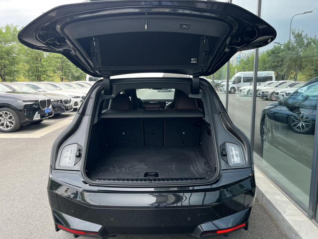 BMW iX 2024 immagine di auto #9