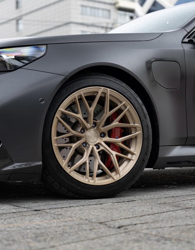 BMW M5 New Energy 2025 #9 BMW M5 New Energy 2025 car image #9