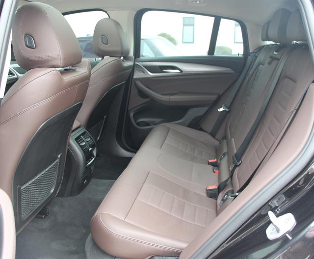 BMW X4 2021 car image #9