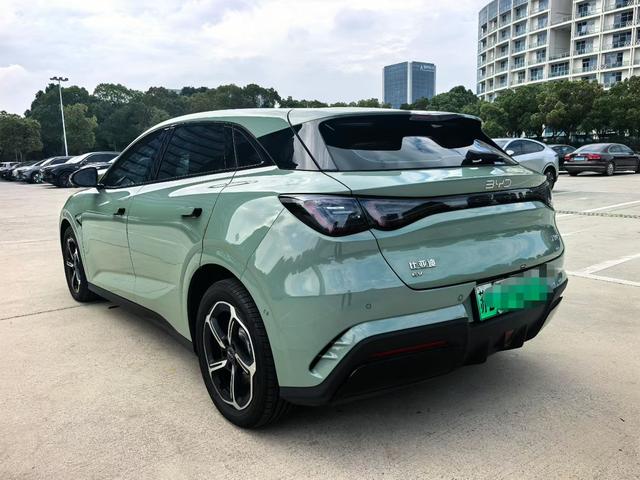 BYD Seal 06GT 2025 car image #9