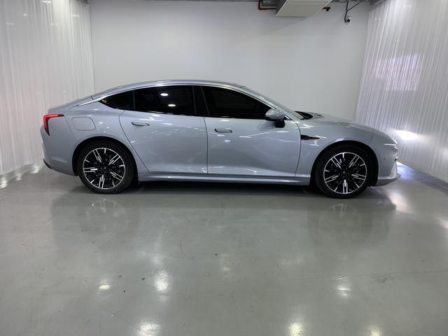 哪吒汽车 哪吒S 2023 汽车图片 #9