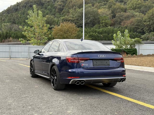 Audi S4 2019 car image #9