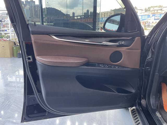 BMW M8 2016 car image #9