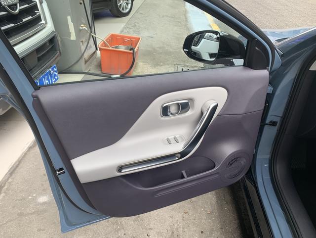 零跑汽车 零跑B01 2025 汽车图片 #9