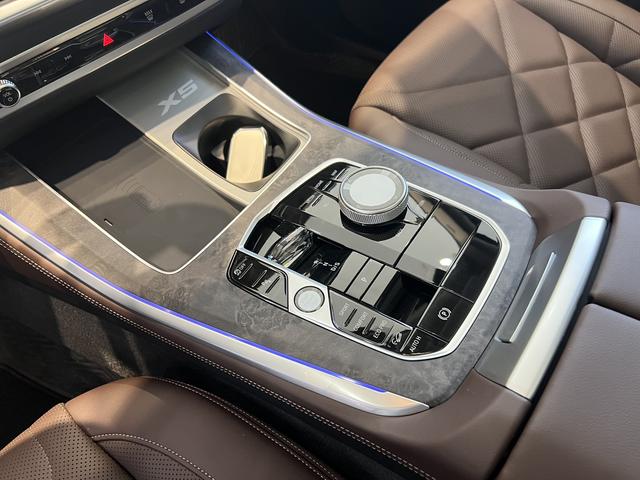 BMW X5 2023 #9 BMW X5 2023 صورة سيارة #9