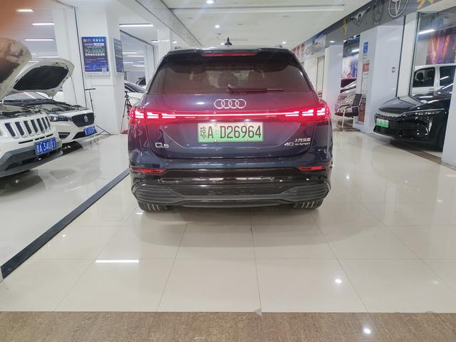 Audi Q5 e-tron 2023 immagine di auto #9