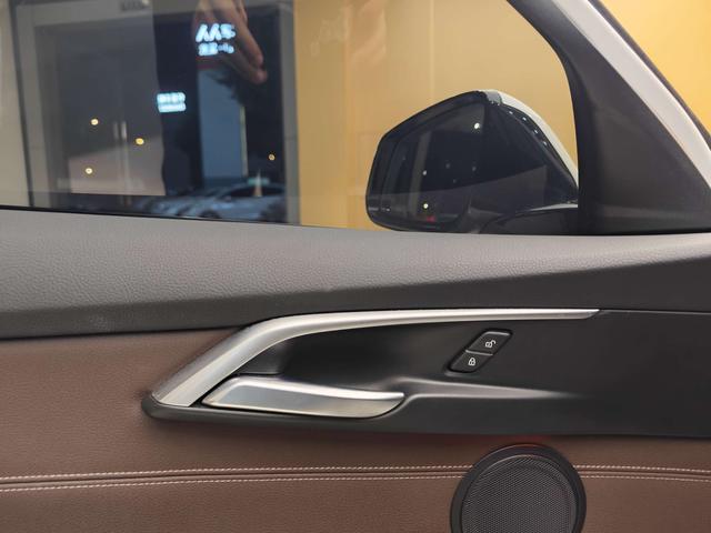 BMW i4 M50 2019 car image #9