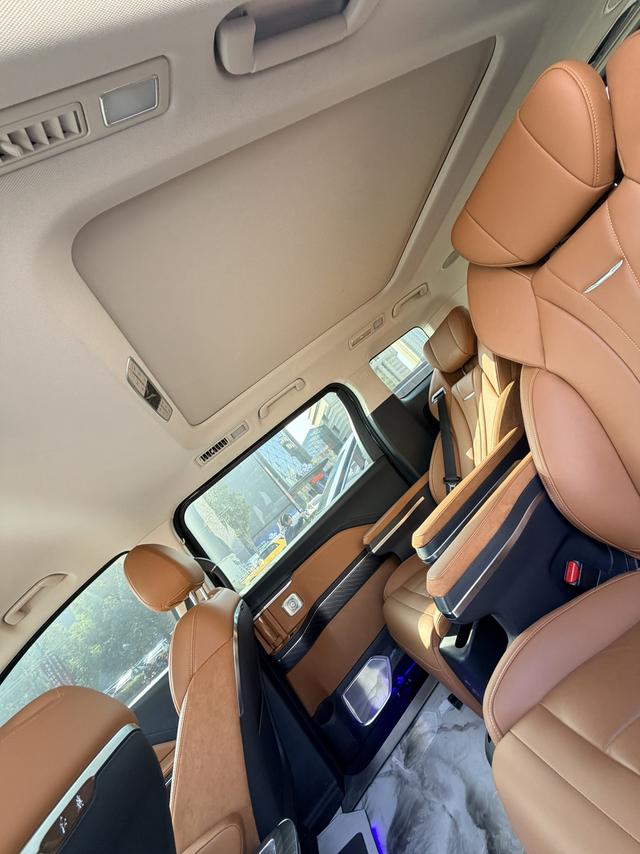 HongQi HQ9 PHEV 2025 #9 HongQi HQ9 PHEV 2025 car image #9