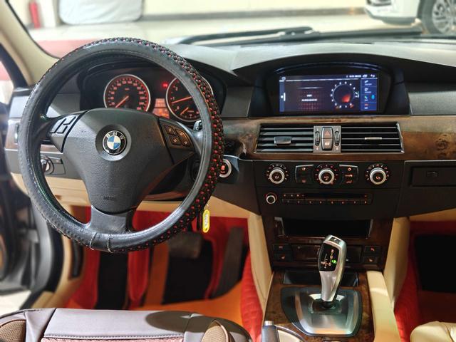 BMW X7 M60i 2010 car image #9