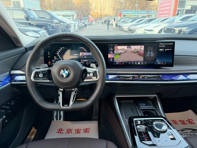 BMW iX M60 2023 car image #9