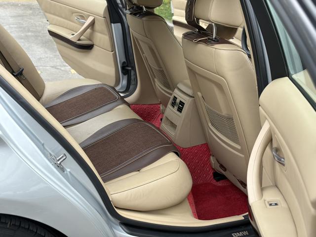 BMW i5 M60 2011 car image #9