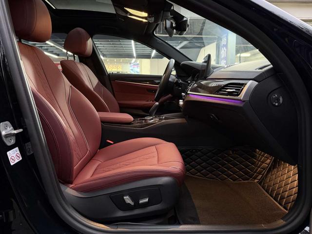 BMW X7 M60i 2022 car image #9