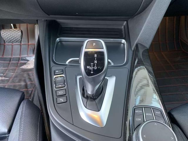 BMW X7 M60i 2017 car image #9