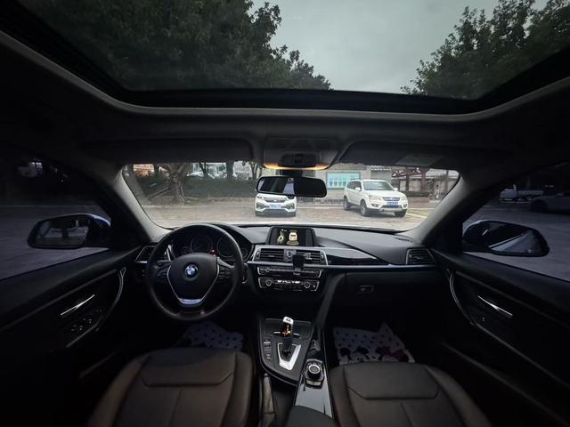 BMW X7 M60i 2016 car image #9