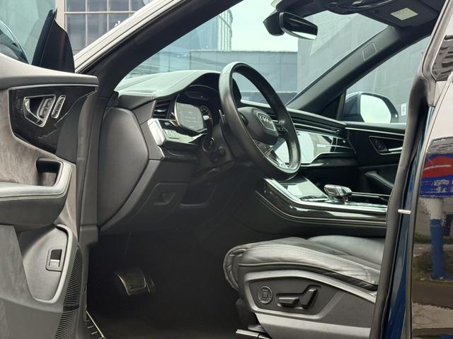 Audi Q8 2021 car image #9